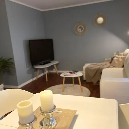 Charming 2-bed In דירה
