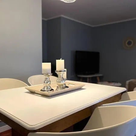 Charming 2-bed In 아파트 *